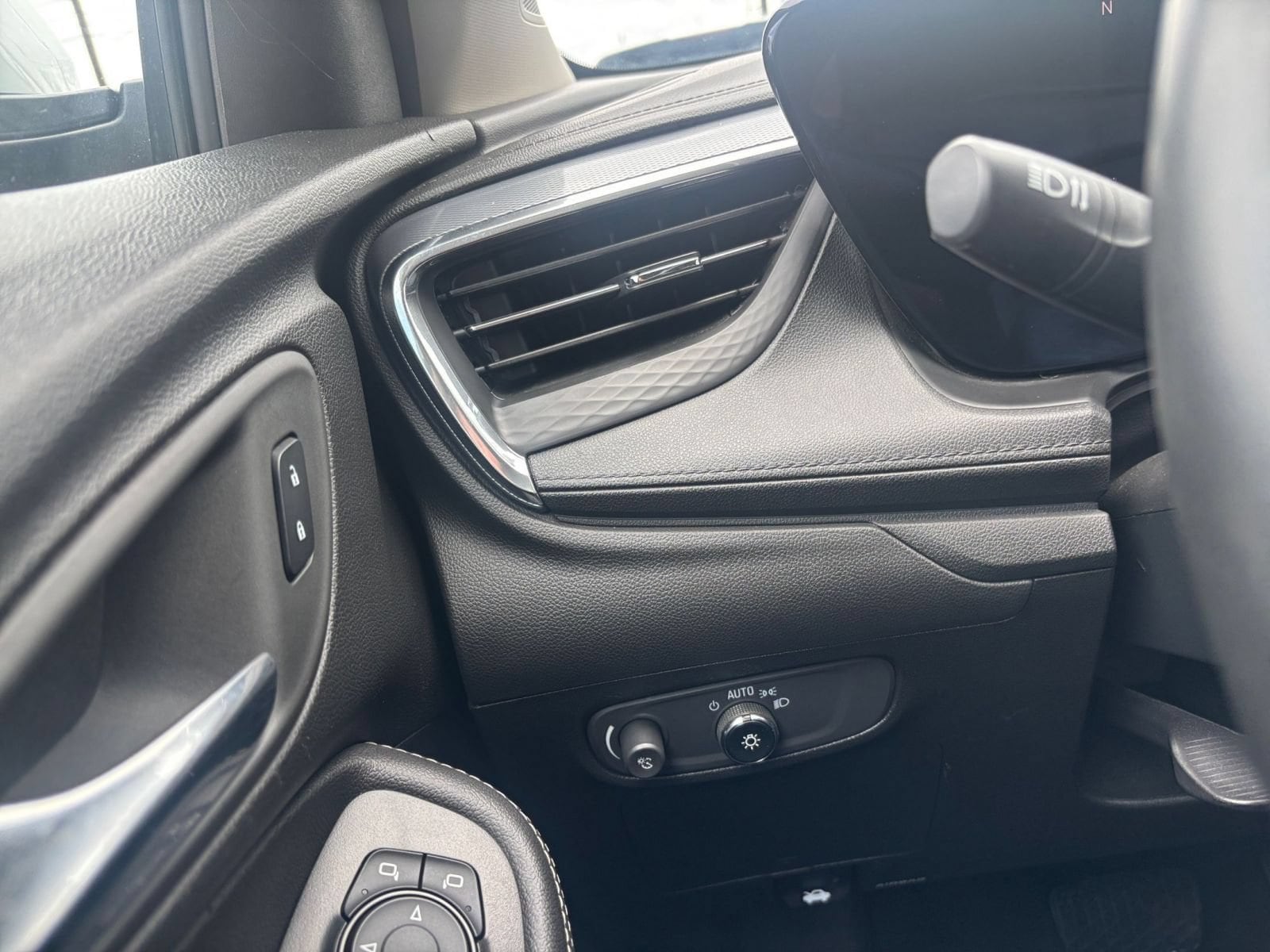 Thumbnail: 2025 Buick Encore GX - 32