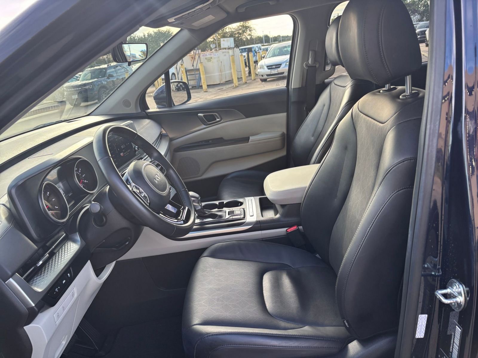 Thumbnail: 2024 Kia Carnival - 28