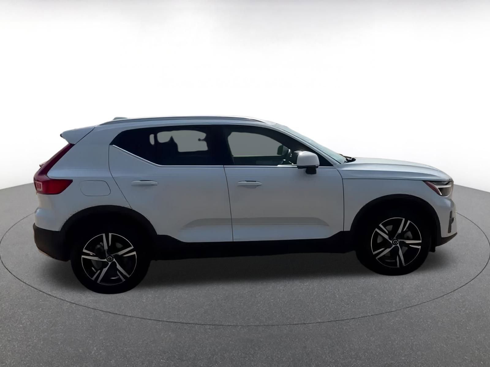 Thumbnail: 2024 Volvo XC40 - 16