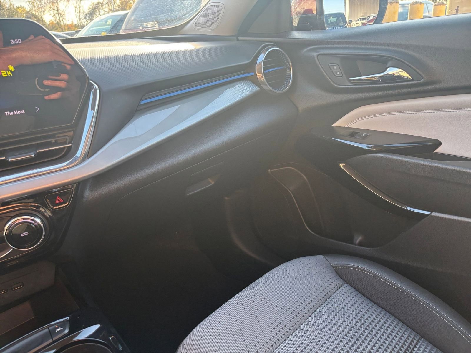 Thumbnail: 2025 Chevrolet Trax - 33