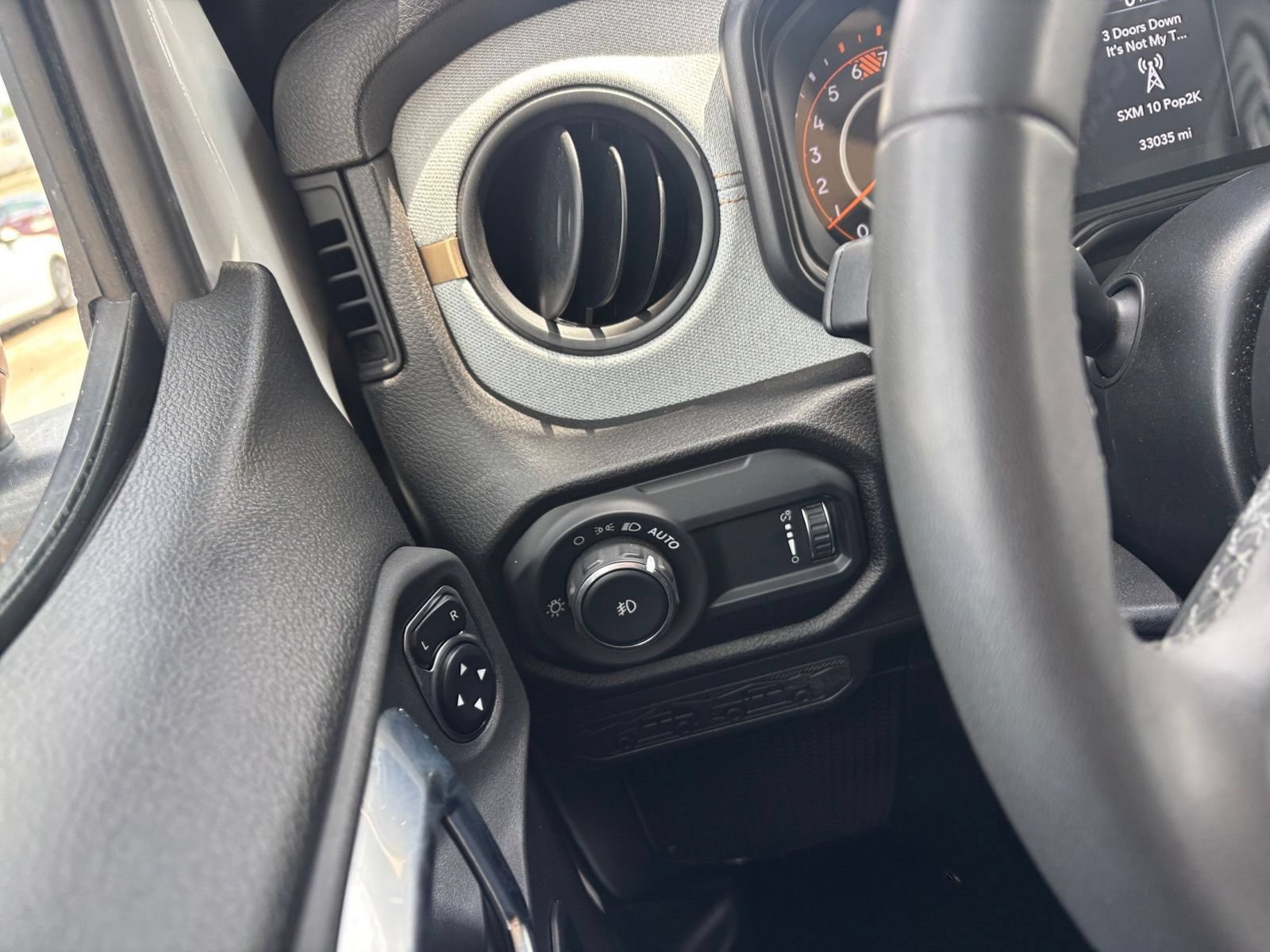 Thumbnail: 2025 Jeep Wrangler - 33