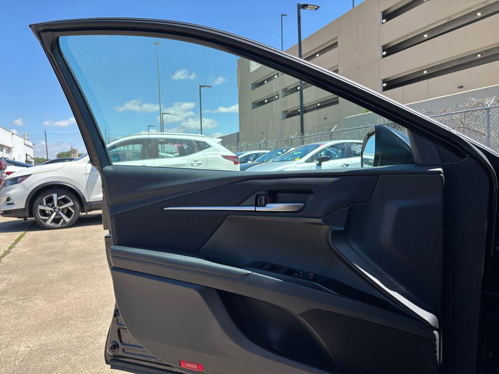 2025 Toyota Camry LE 16