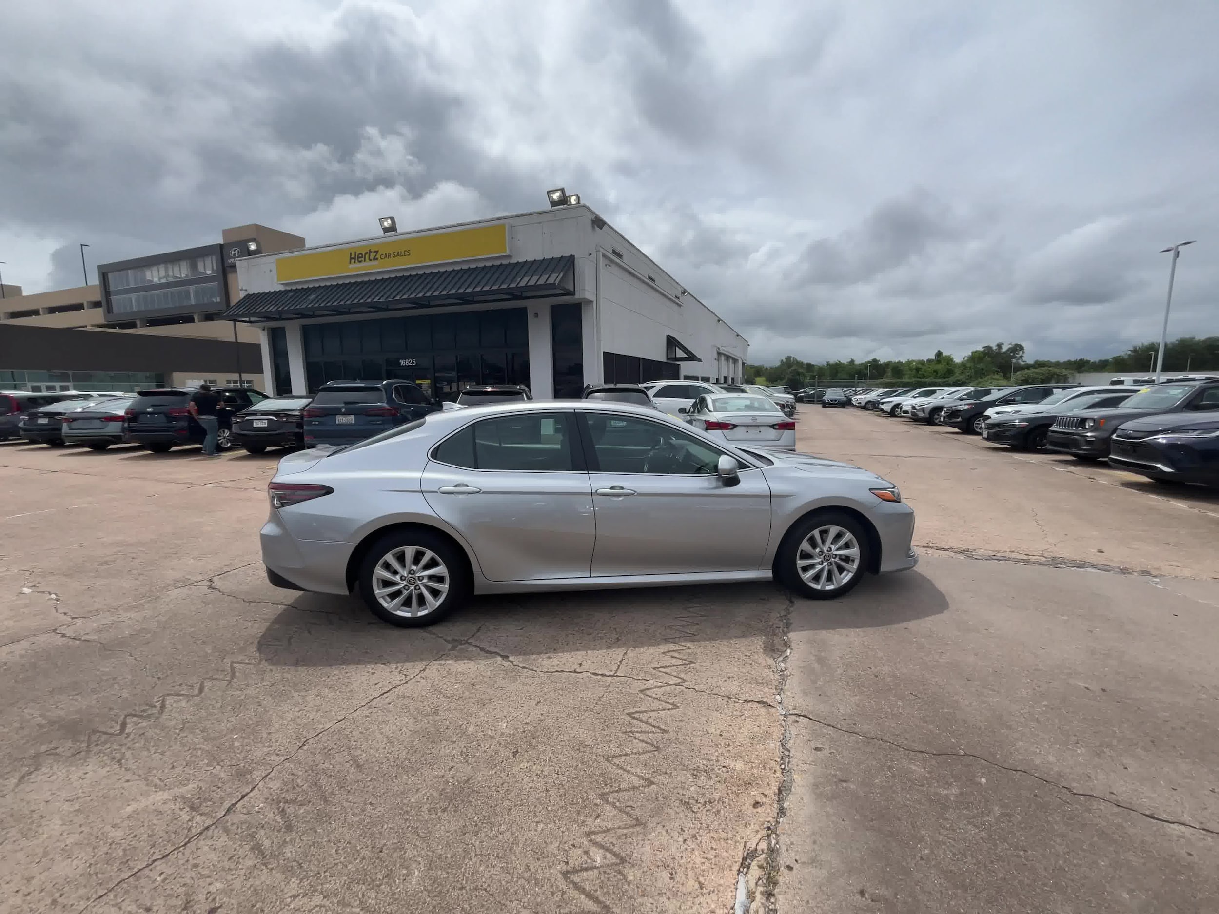 2023 Toyota Camry LE 4