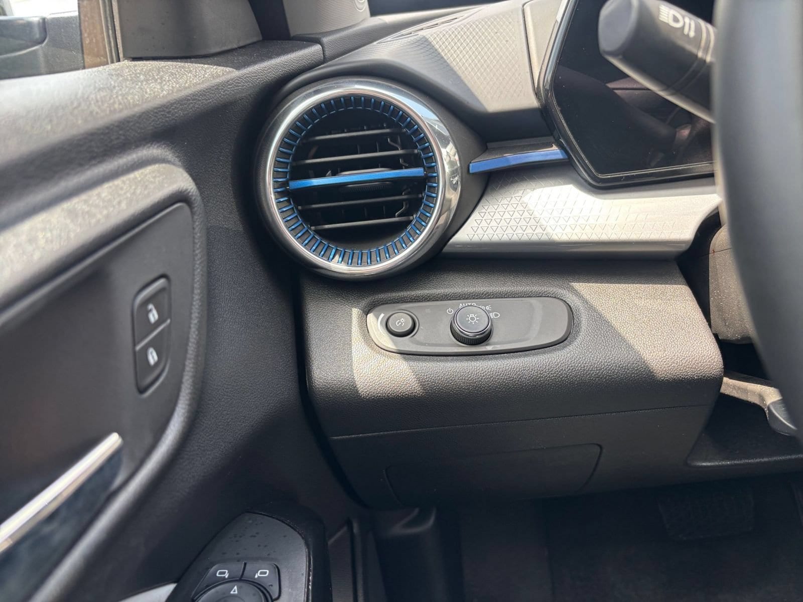 Thumbnail: 2025 Chevrolet Trax - 33