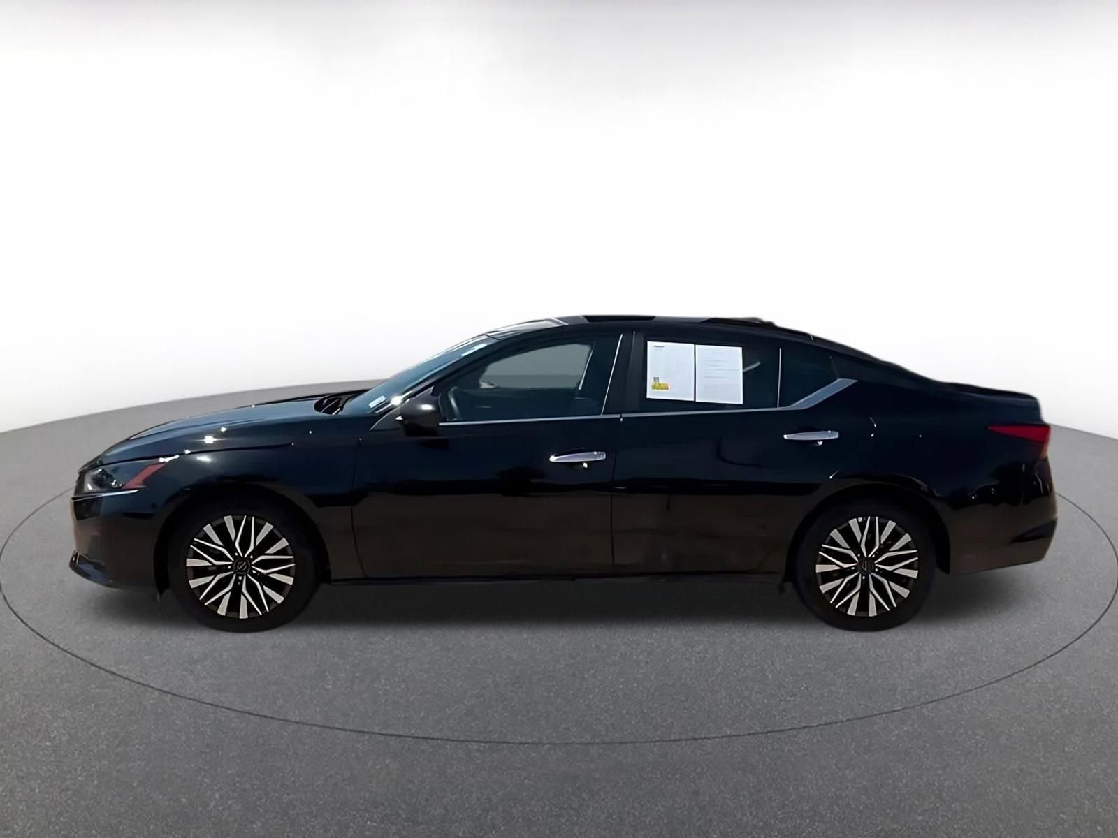 Thumbnail: 2025 Nissan Altima - 9