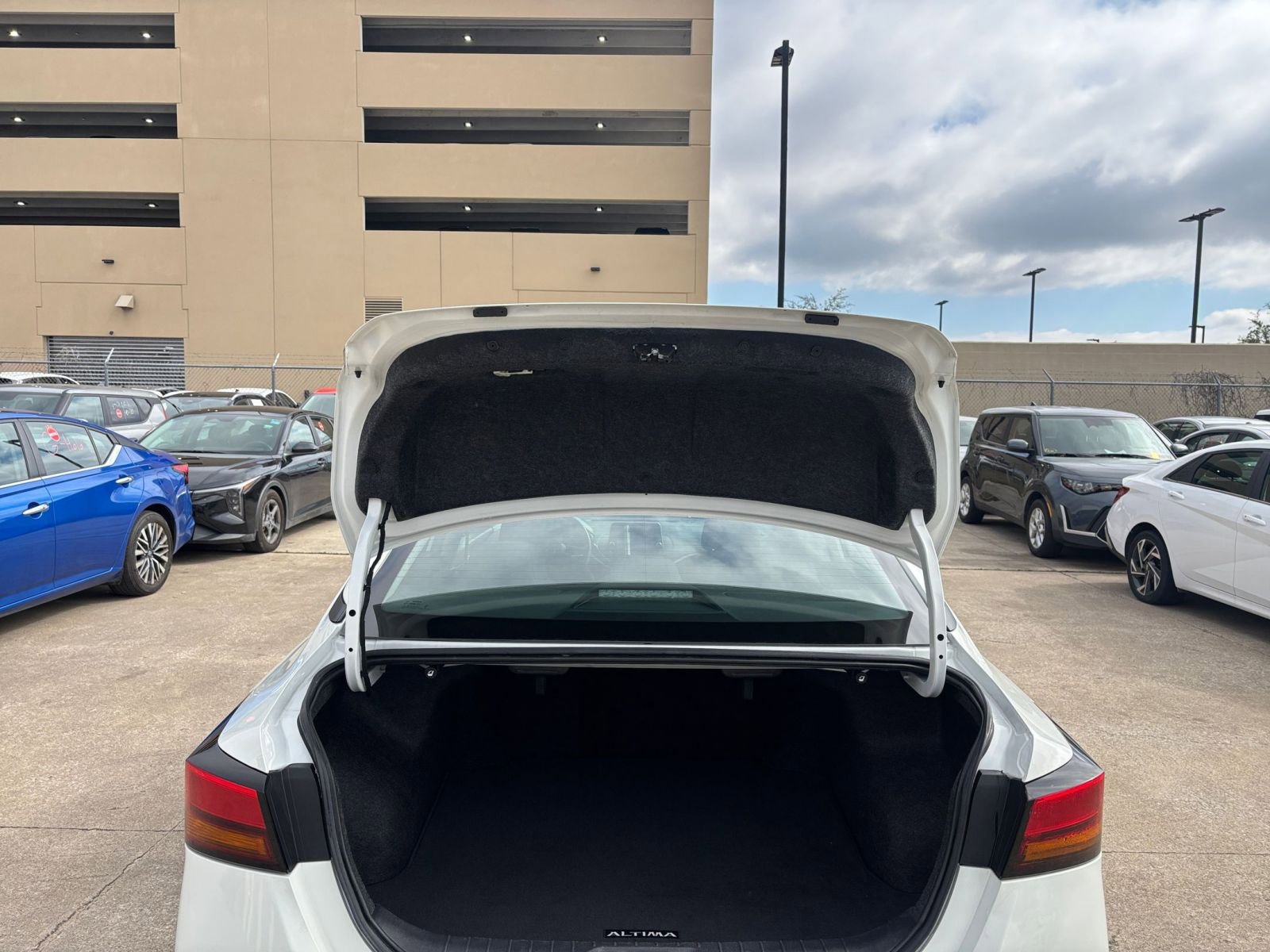 Thumbnail: 2025 Nissan Altima - 30