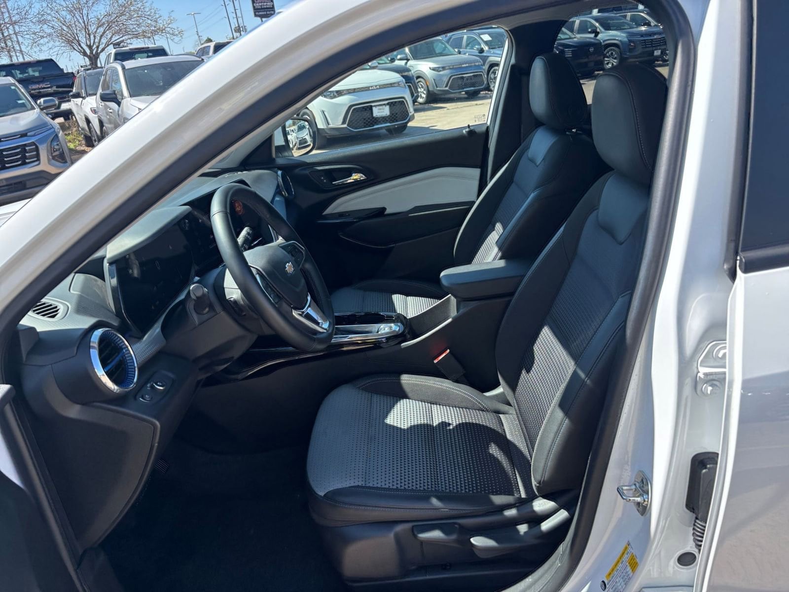 Thumbnail: 2025 Chevrolet Trax - 25