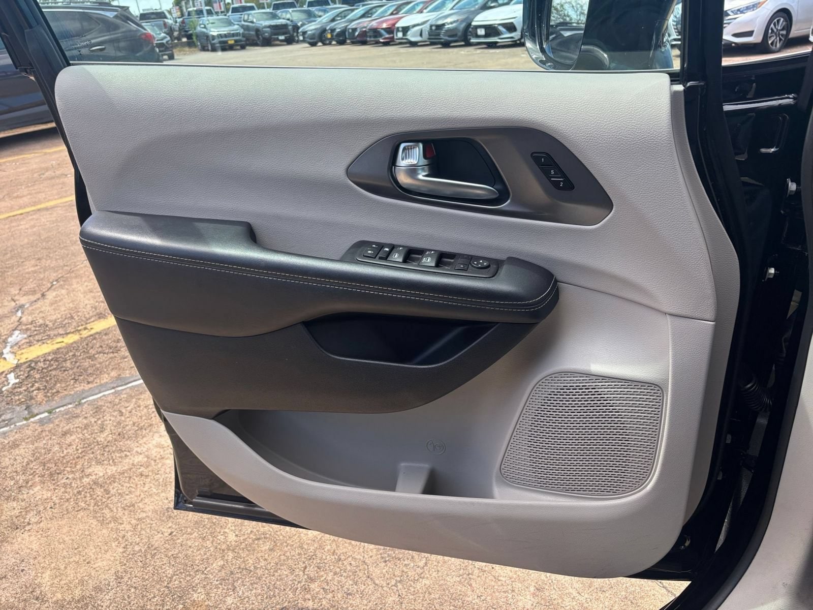 Thumbnail: 2024 Chrysler Pacifica - 18
