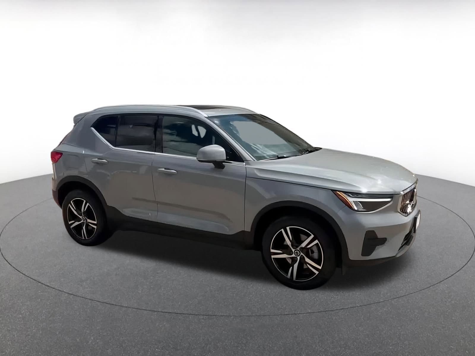 Thumbnail: 2024 Volvo XC40 - 1