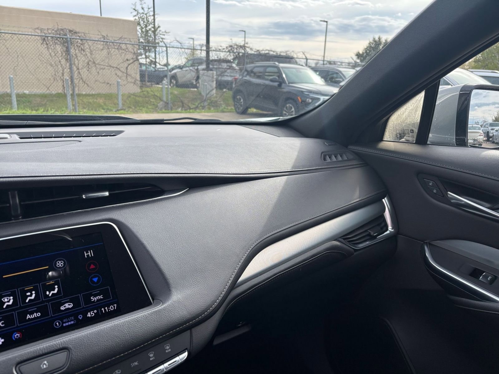 Thumbnail: 2023 Cadillac XT4 - 33