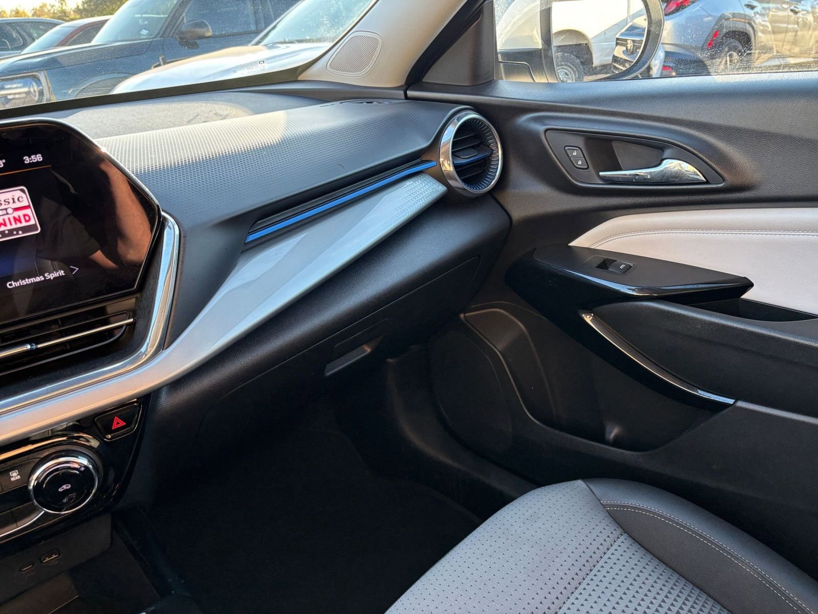 Thumbnail: 2025 Chevrolet Trax - 33