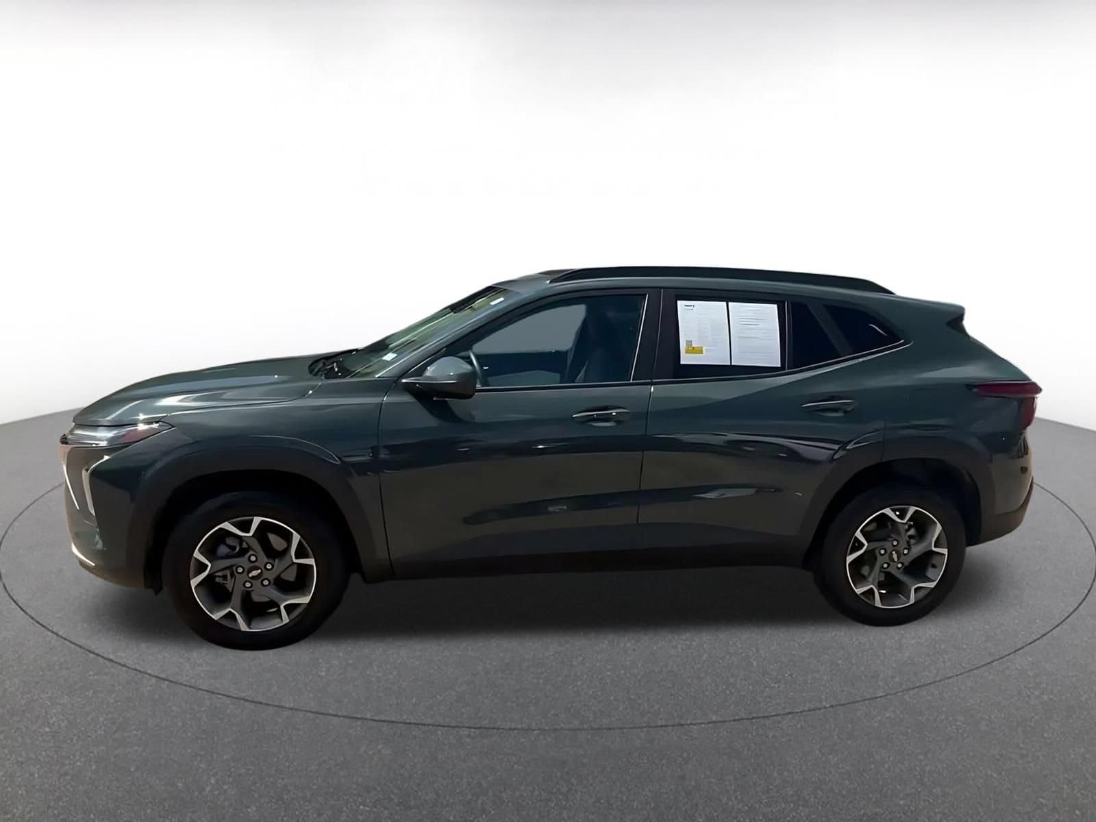 Thumbnail: 2025 Chevrolet Trax - 8