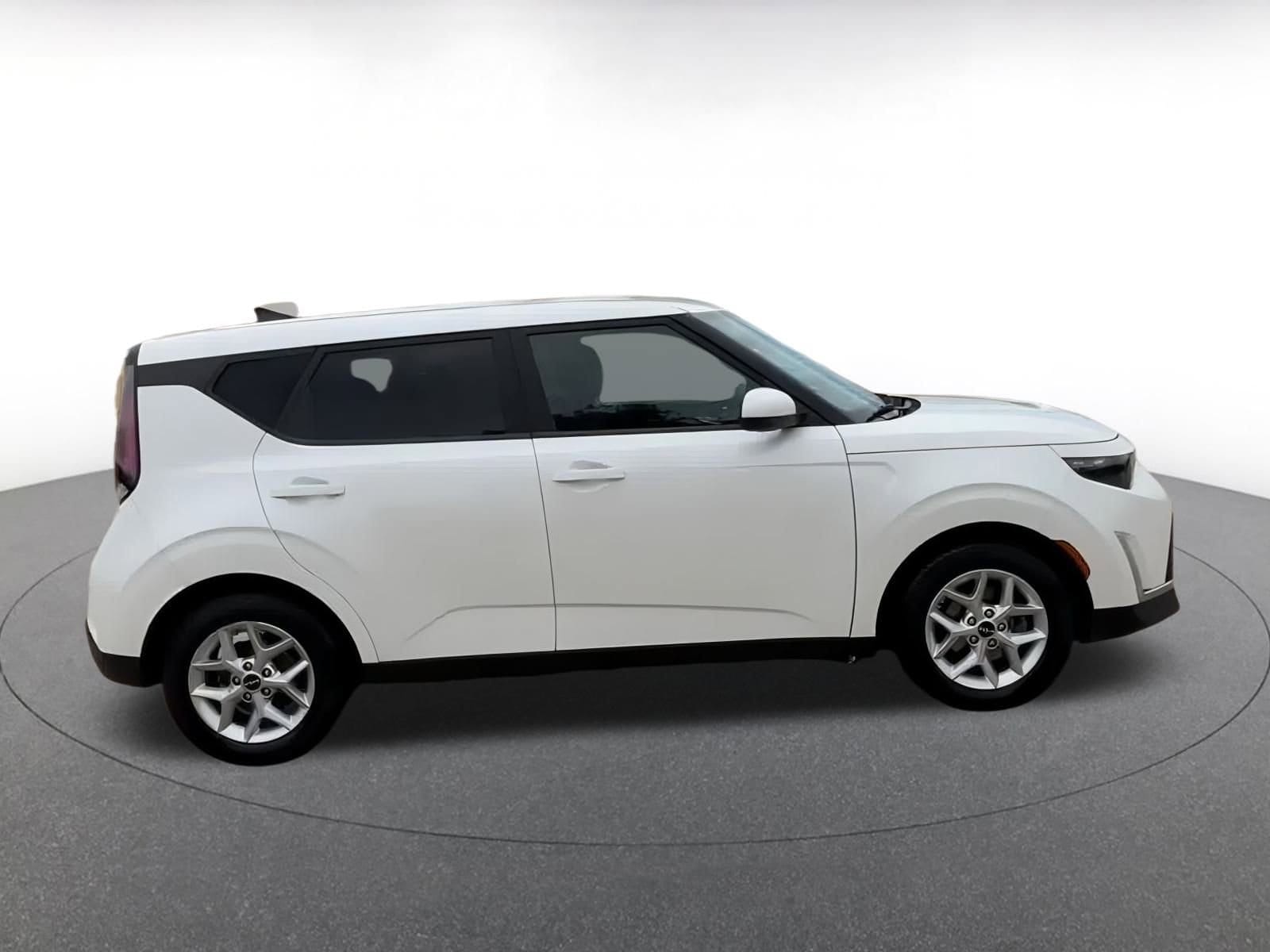 Thumbnail: 2023 Kia Soul - 16