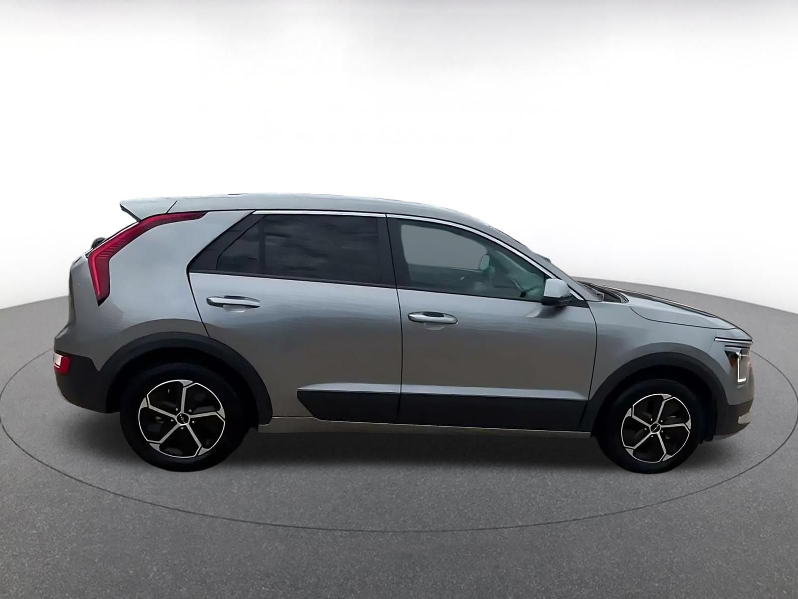 Thumbnail: 2026 Kia Niro - 13