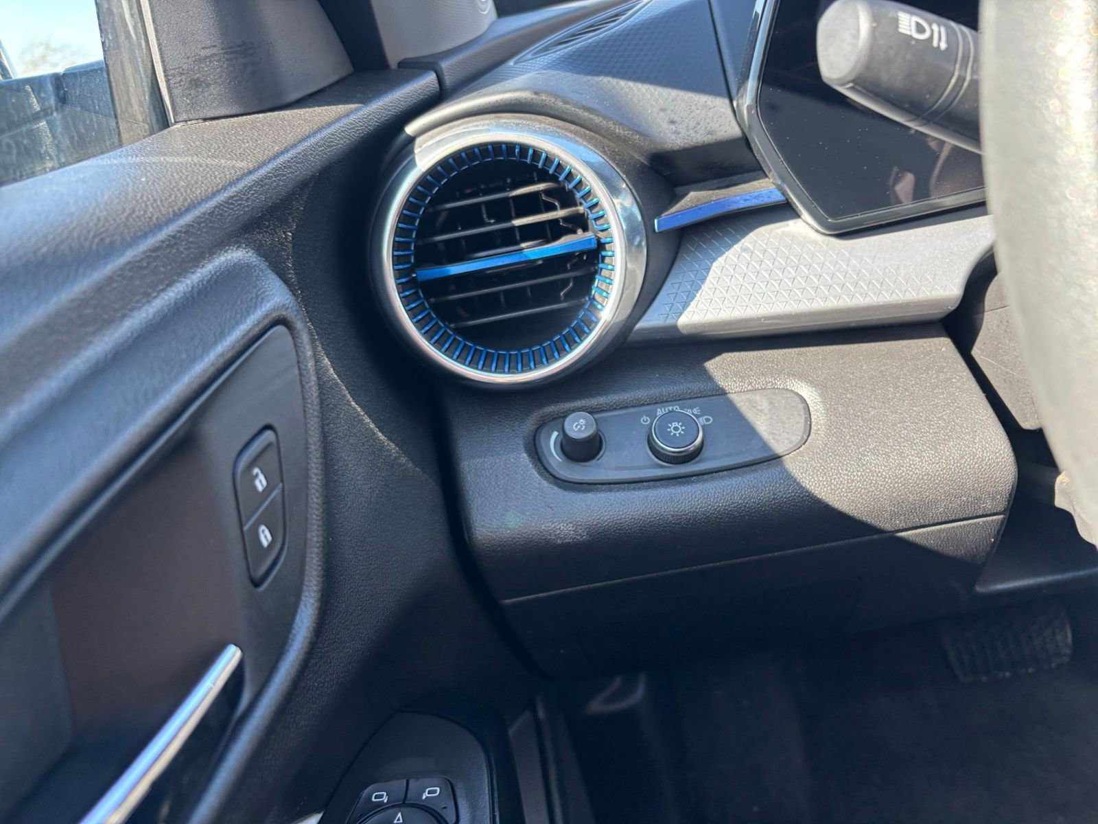 Thumbnail: 2025 Chevrolet Trax - 33