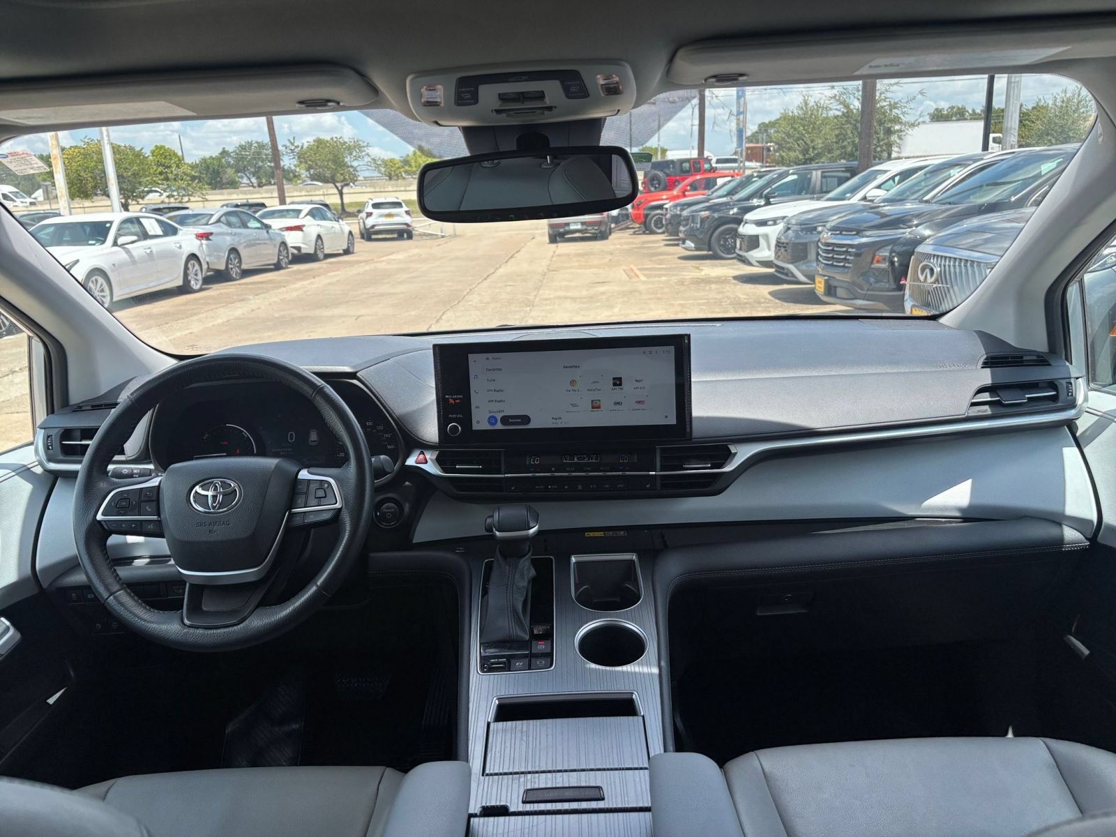 Thumbnail: 2025 Toyota Sienna - 31