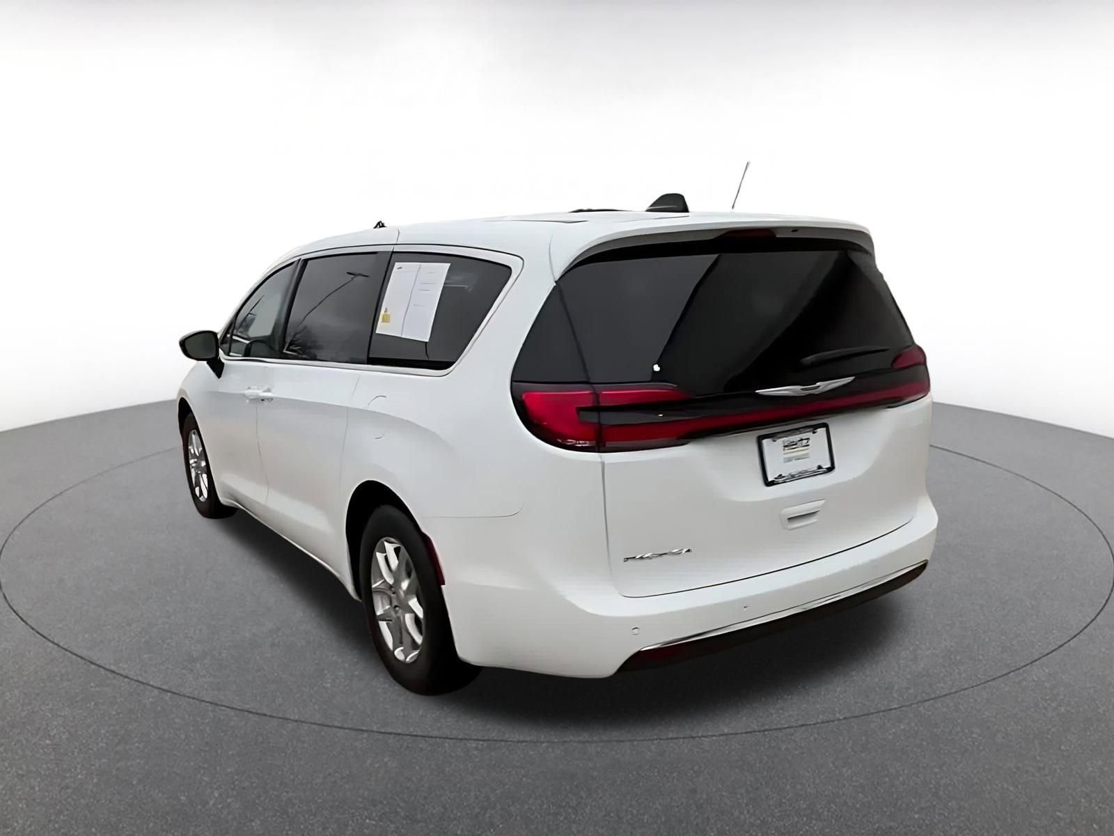Thumbnail: 2025 Chrysler Pacifica - 11
