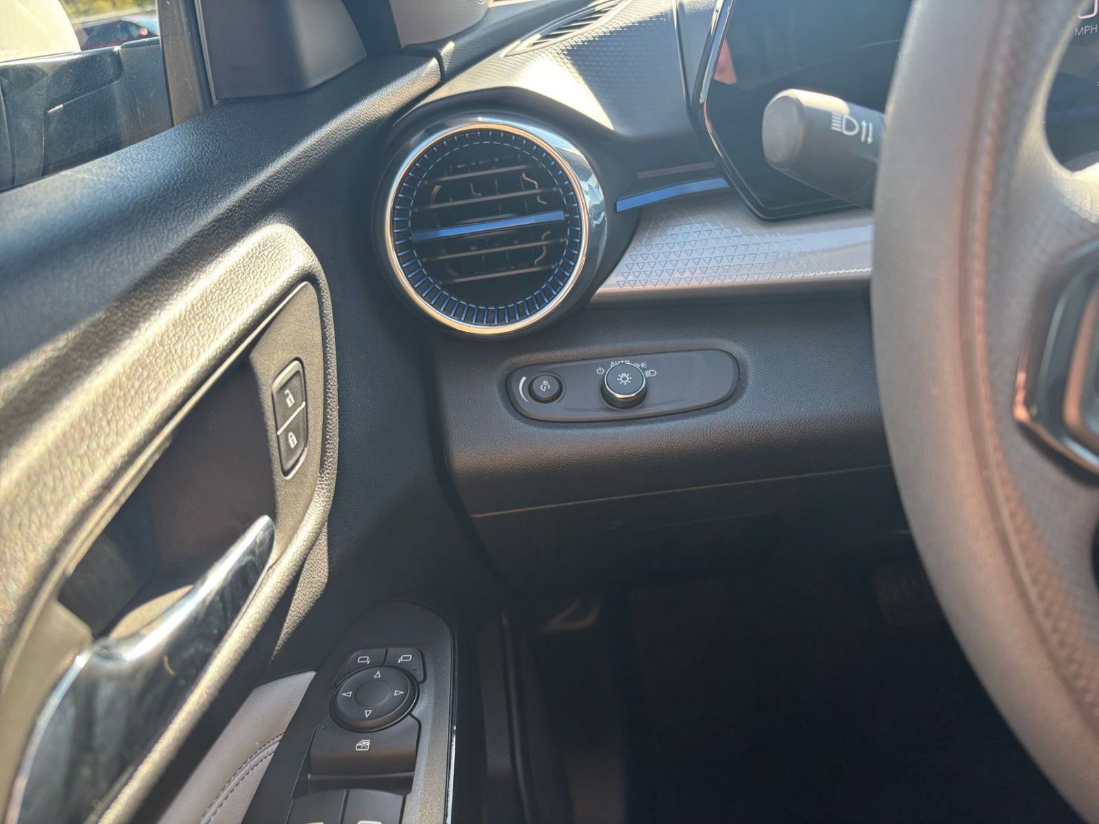 Thumbnail: 2025 Chevrolet Trax - 32