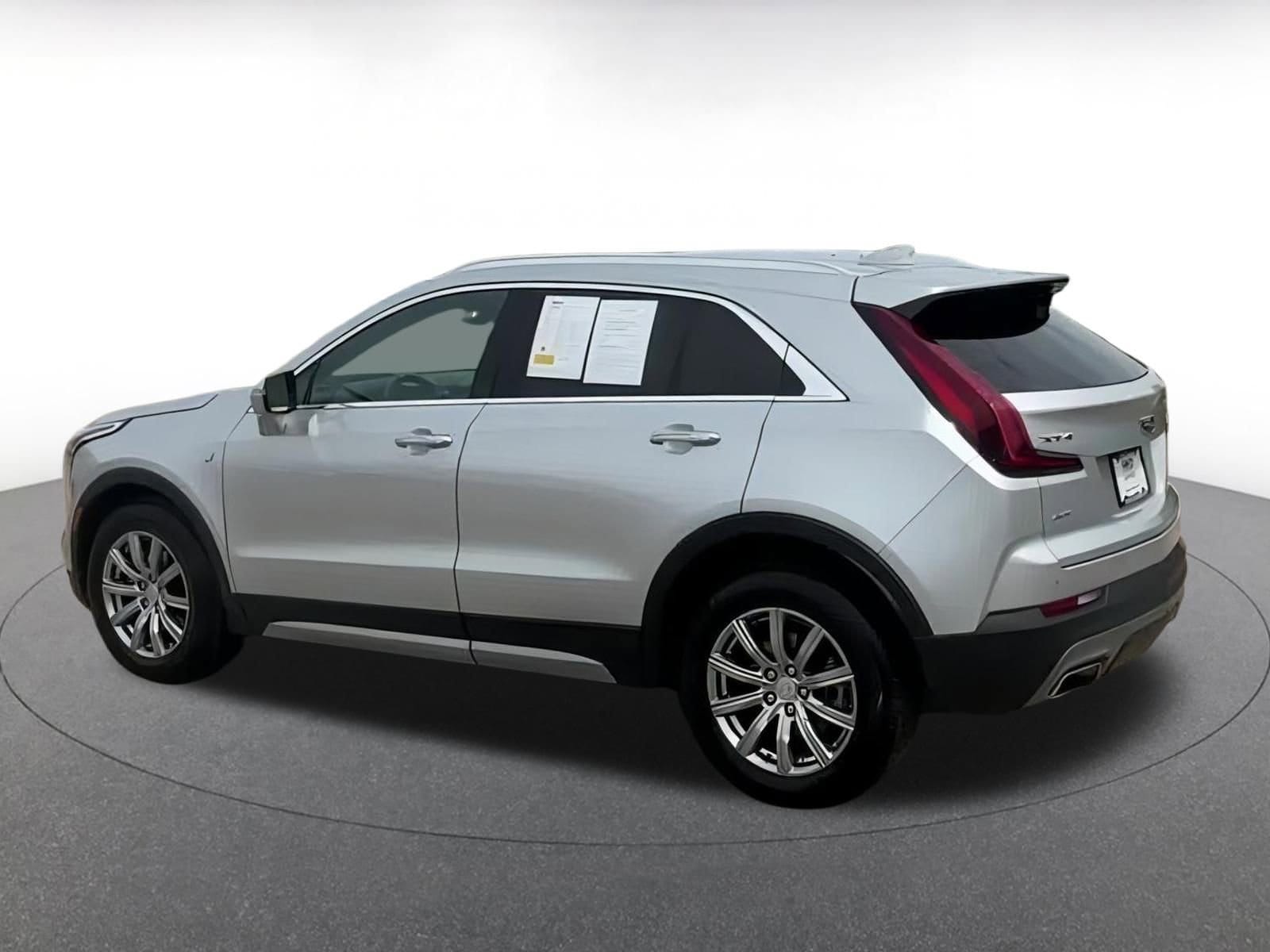Thumbnail: 2022 Cadillac XT4 - 14