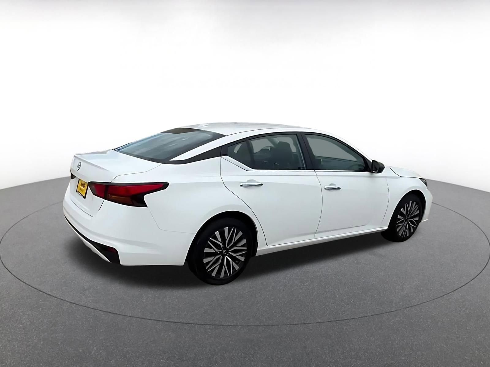 Thumbnail: 2025 Nissan Altima - 14