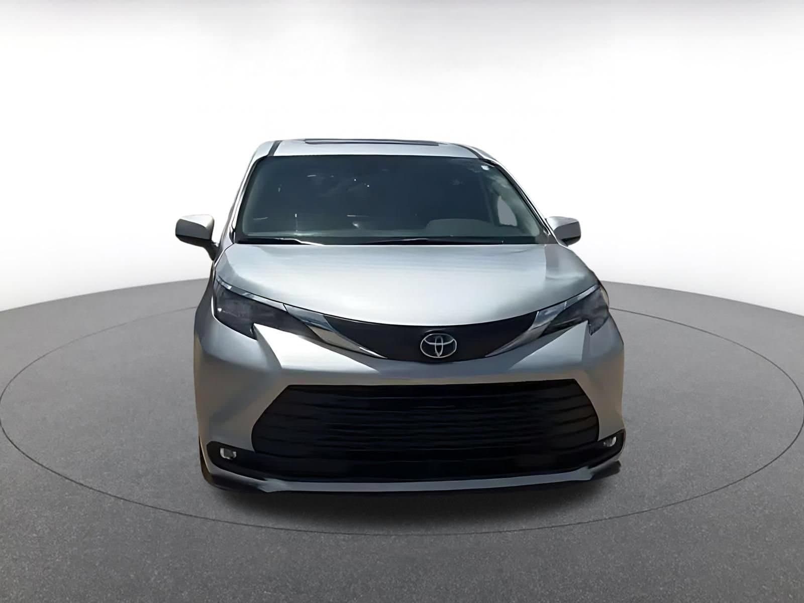 Thumbnail: 2025 Toyota Sienna - 4