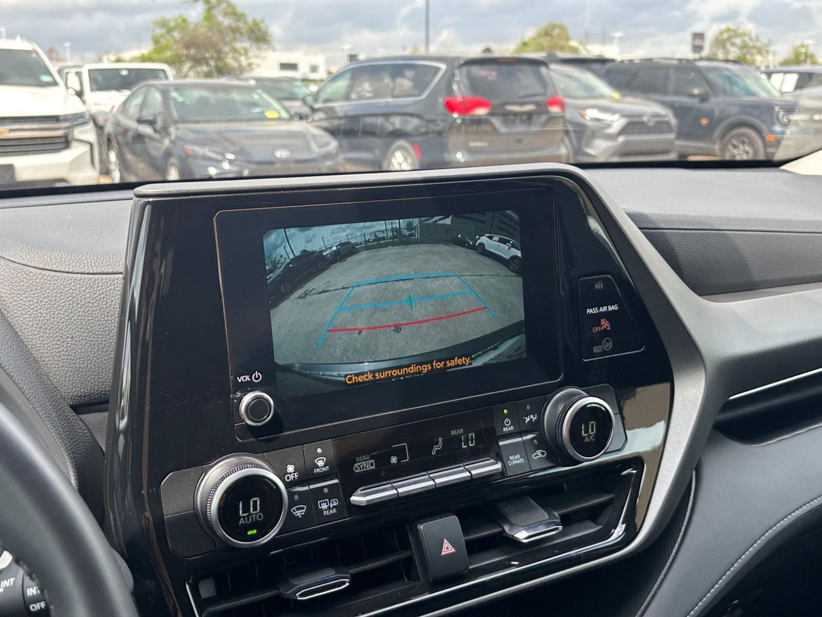 Thumbnail: 2025 Toyota Highlander - 25