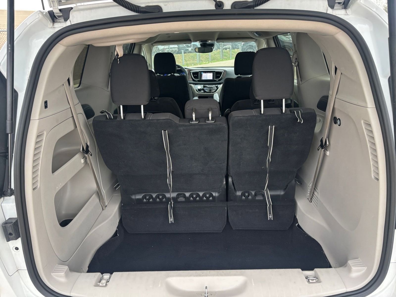 Thumbnail: 2023 Chrysler Voyager - 34