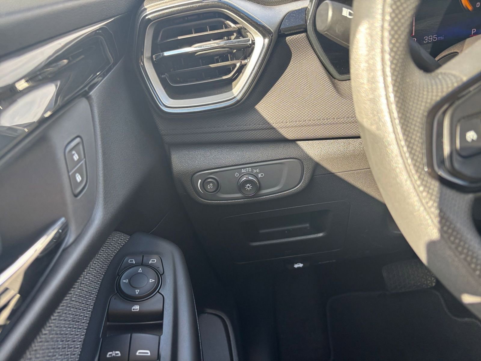 Thumbnail: 2025 Chevrolet TrailBlazer - 32