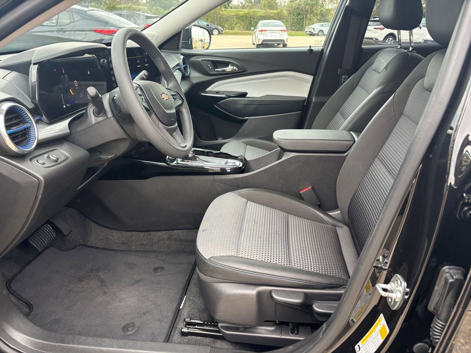 Thumbnail: 2025 Chevrolet Trax - 24