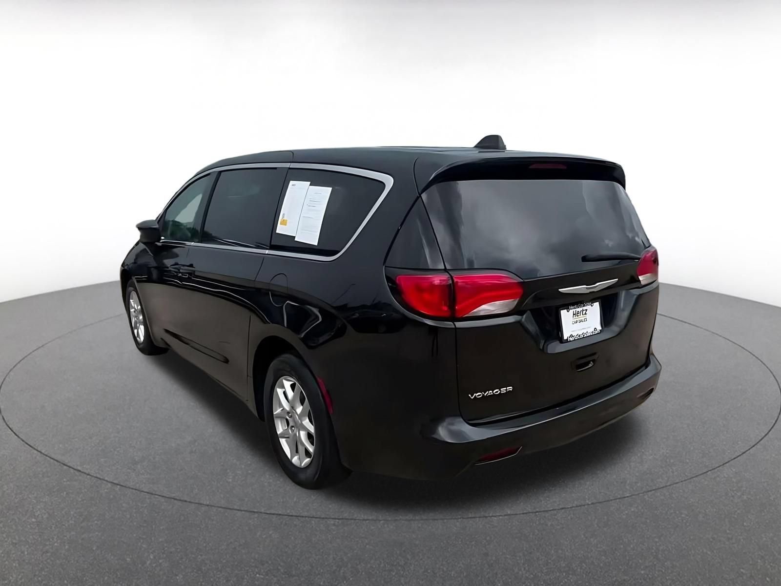 Thumbnail: 2023 Chrysler Voyager - 10