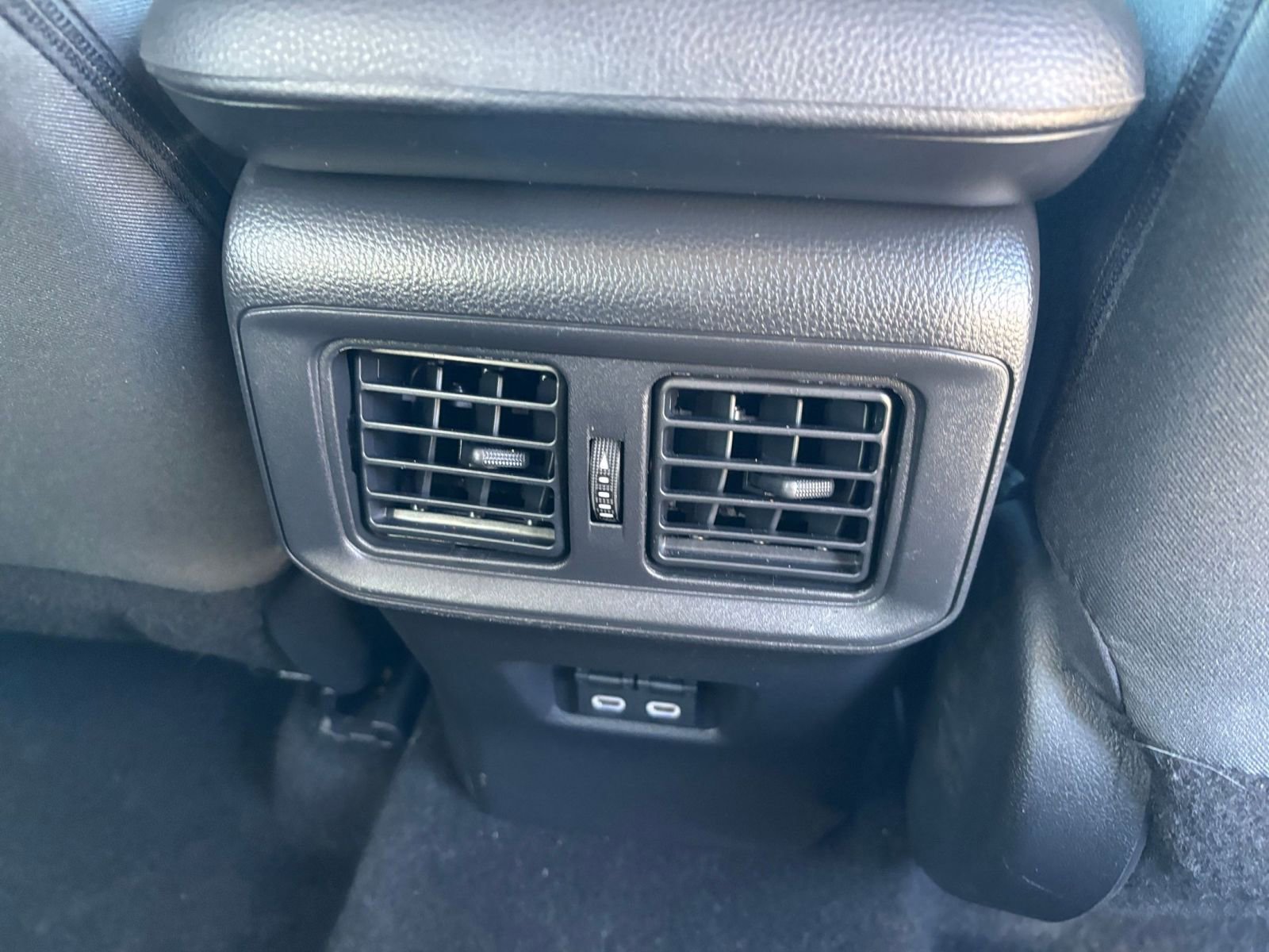 Thumbnail: 2025 Toyota RAV4 - 25