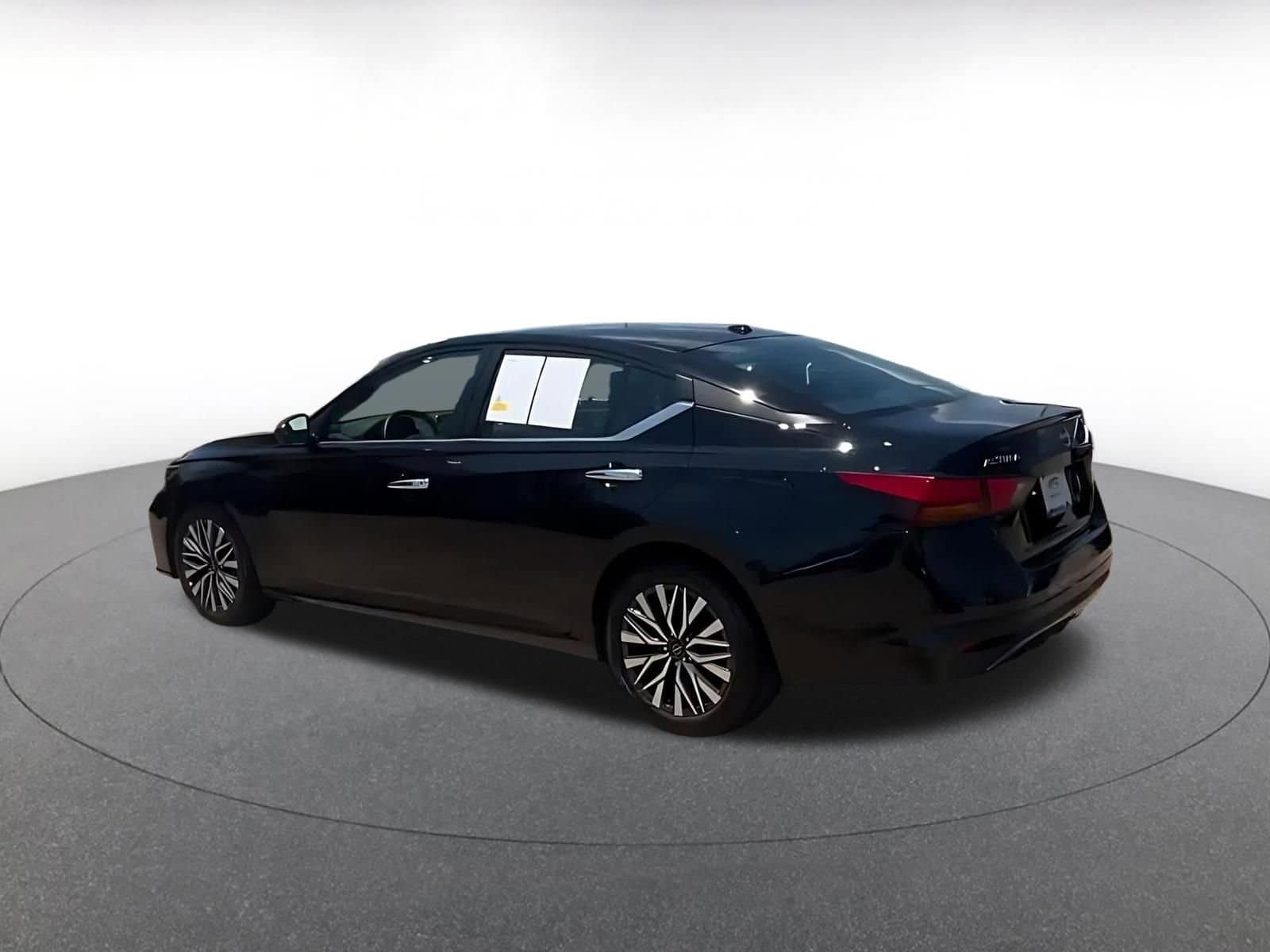 Thumbnail: 2025 Nissan Altima - 8