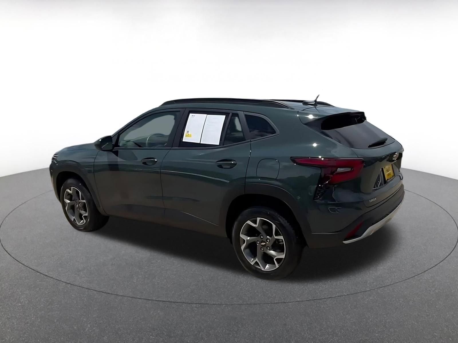 Thumbnail: 2025 Chevrolet Trax - 9