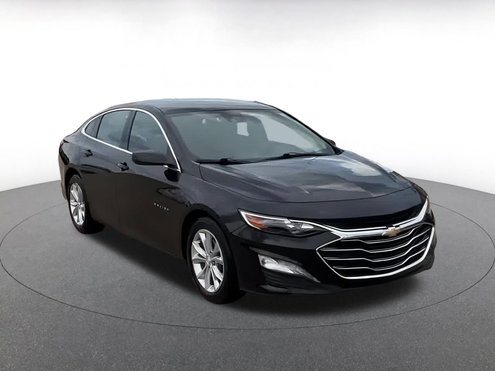 Thumbnail: 2023 Chevrolet Malibu - 3