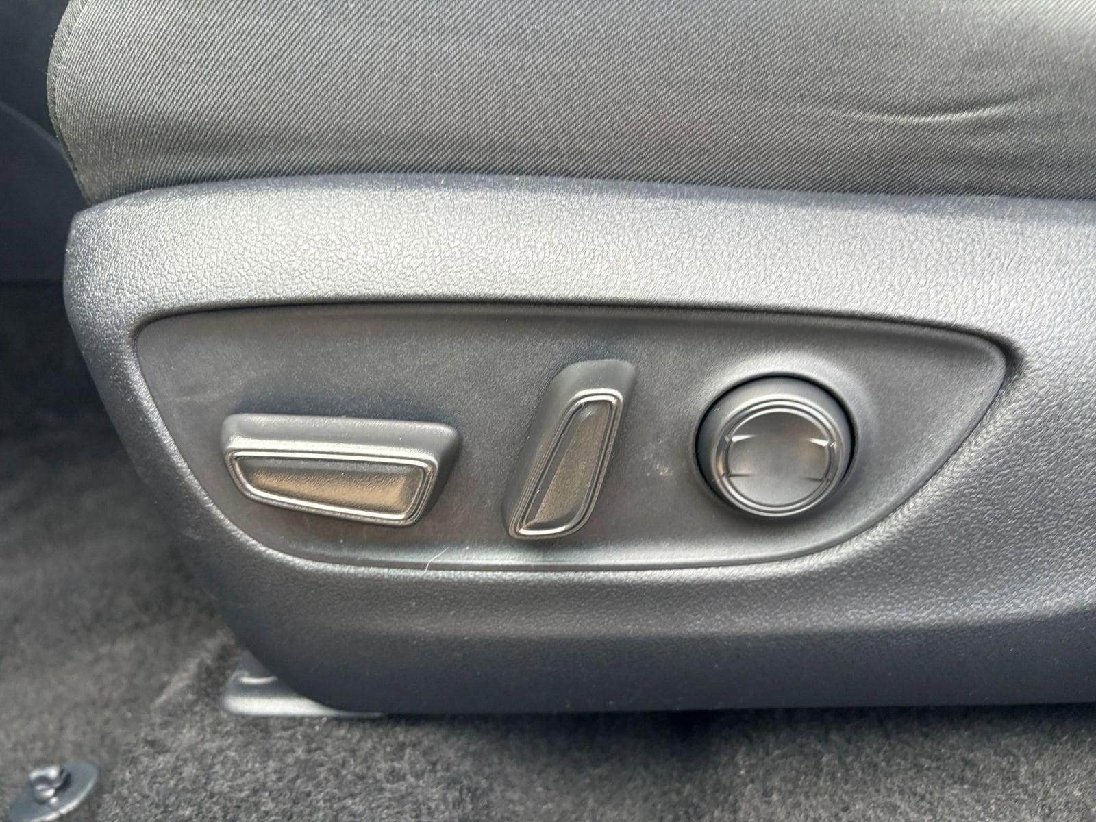 Thumbnail: 2025 Toyota RAV4 - 24