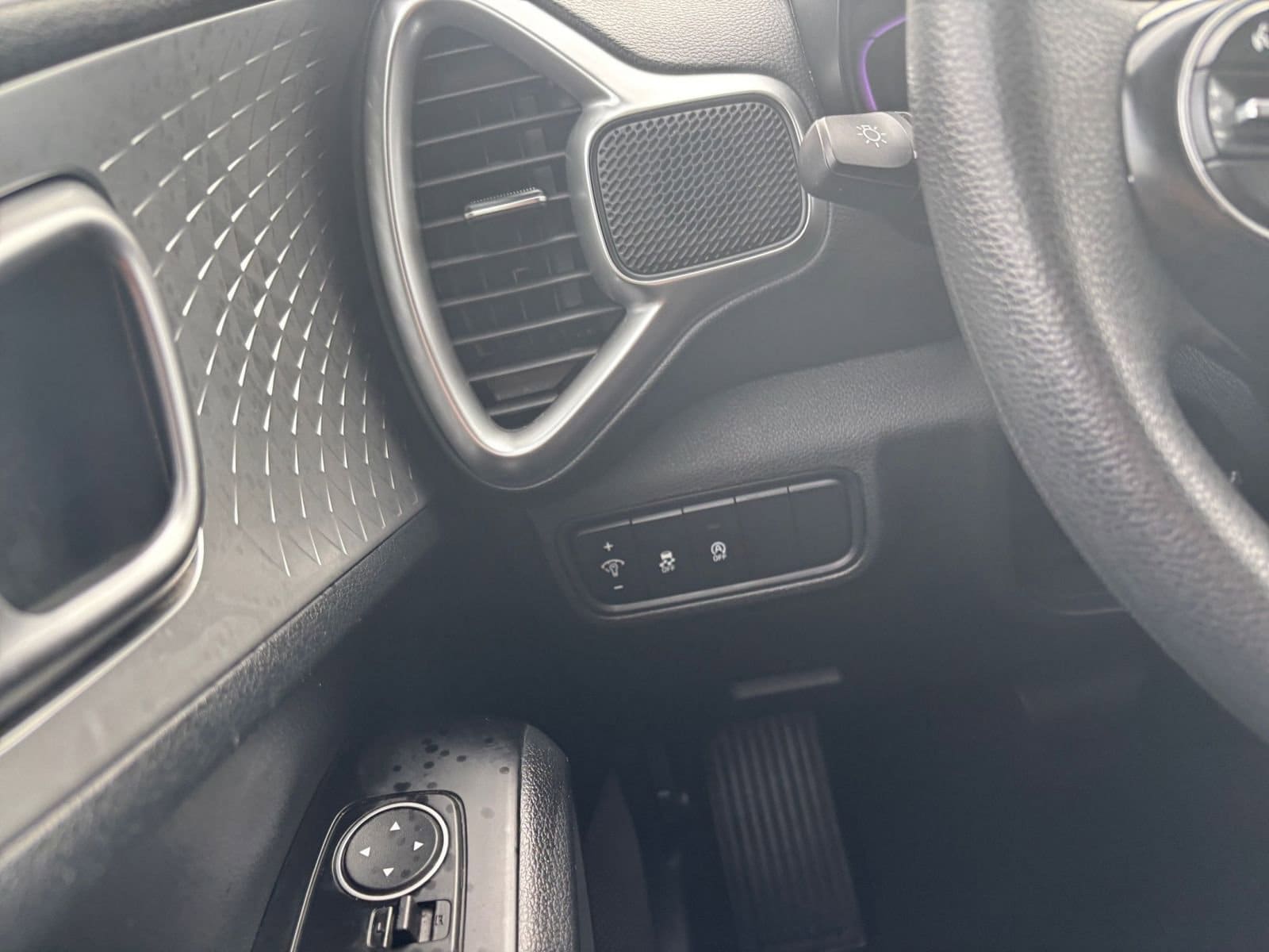 Thumbnail: 2023 Kia Soul - 32