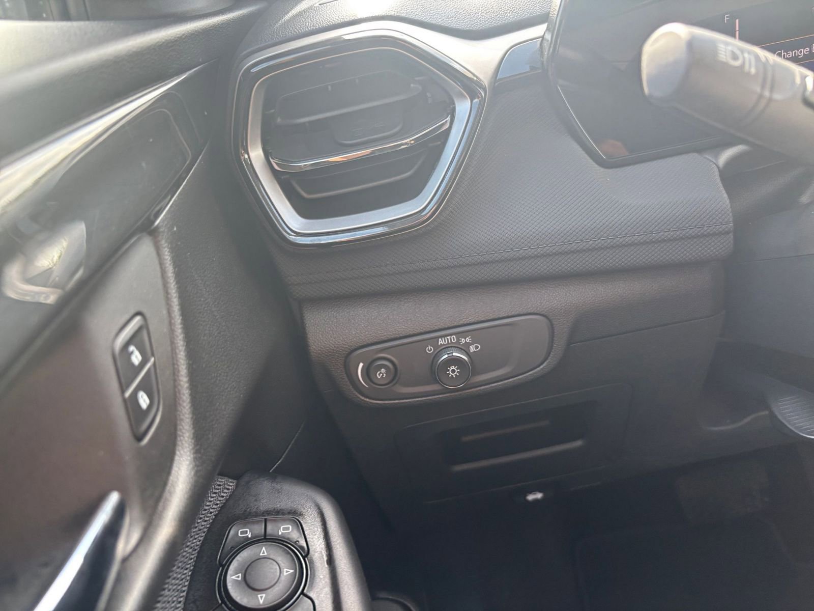 Thumbnail: 2025 Chevrolet TrailBlazer - 32