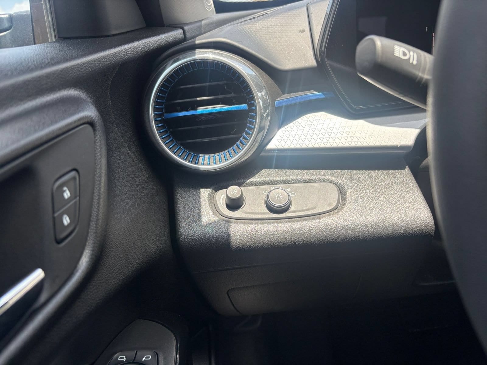 Thumbnail: 2025 Chevrolet Trax - 32
