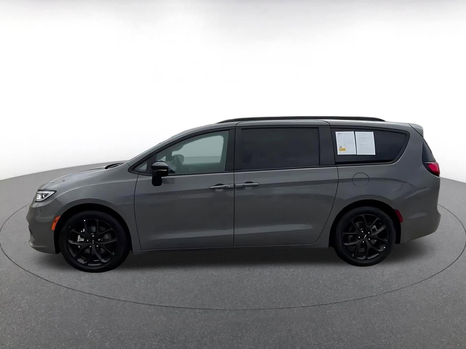 Thumbnail: 2025 Chrysler Pacifica - 9