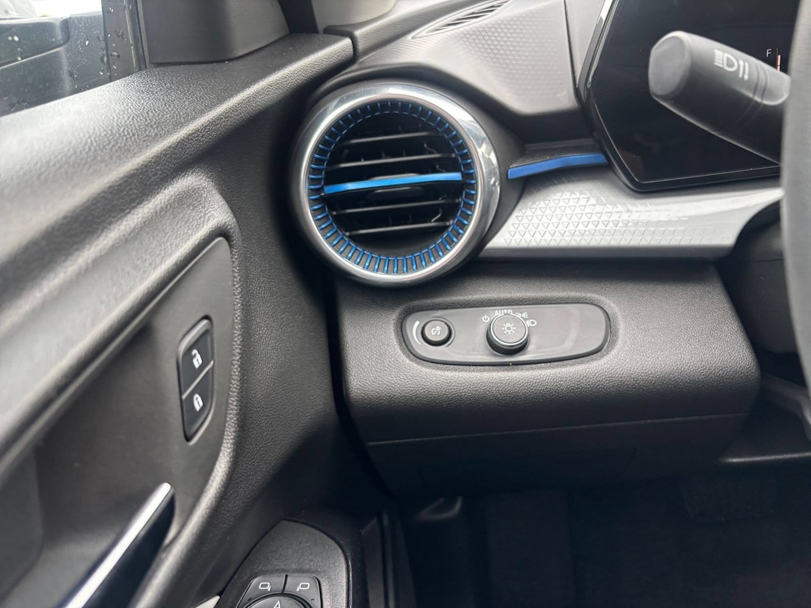 Thumbnail: 2025 Chevrolet Trax - 33