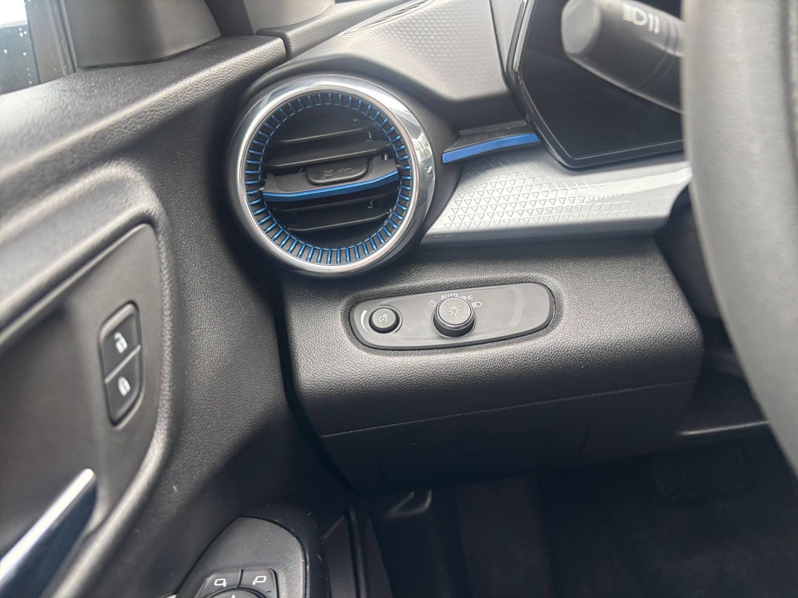 Thumbnail: 2025 Chevrolet Trax - 28