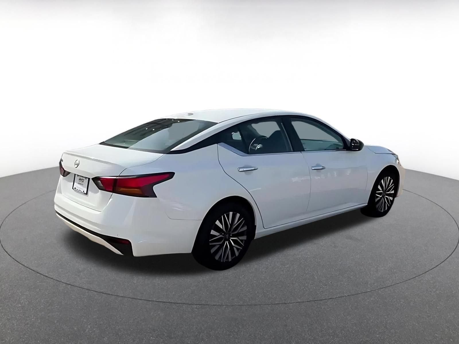 Thumbnail: 2025 Nissan Altima - 12