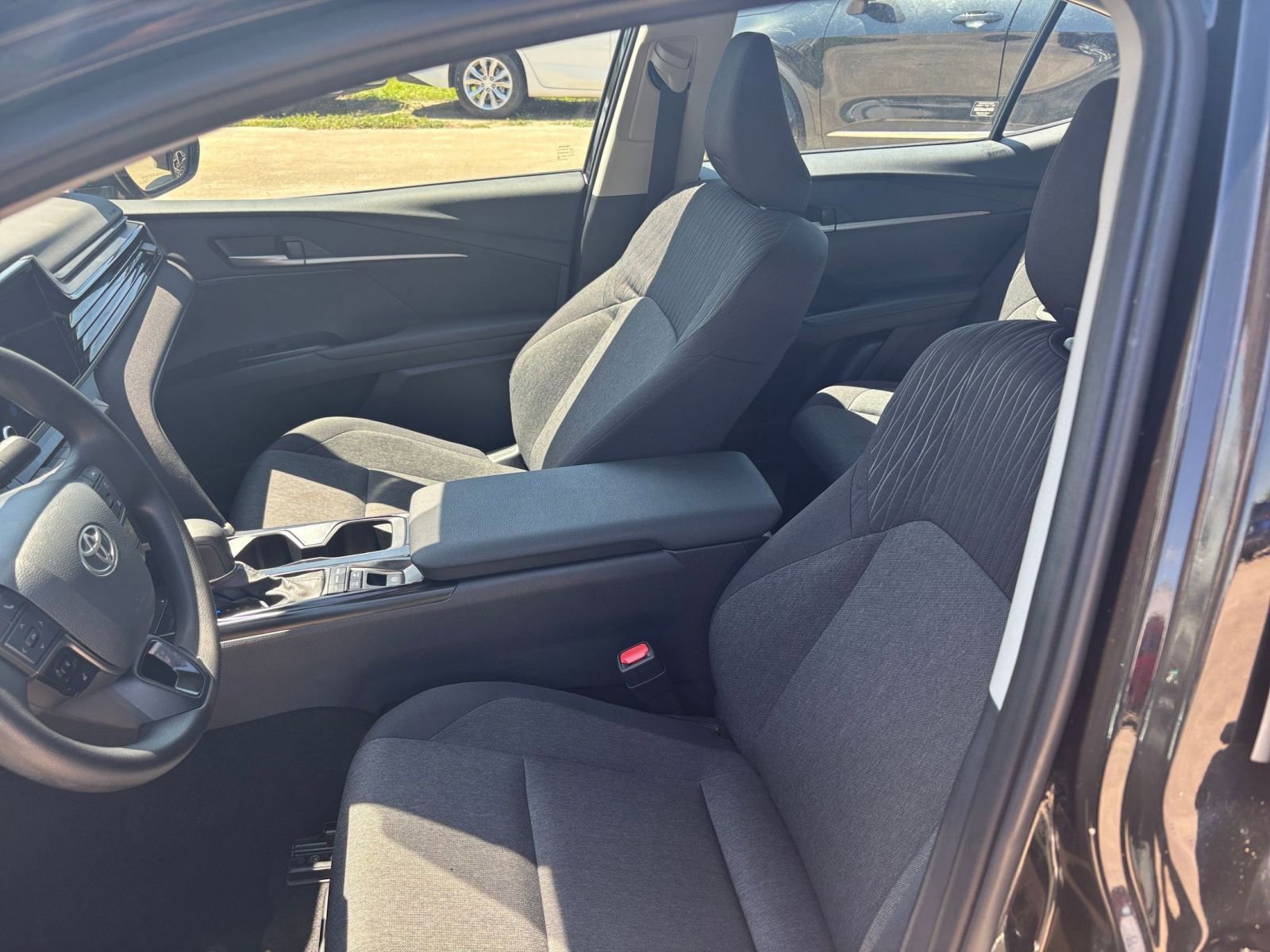 2025 Toyota Camry LE 29