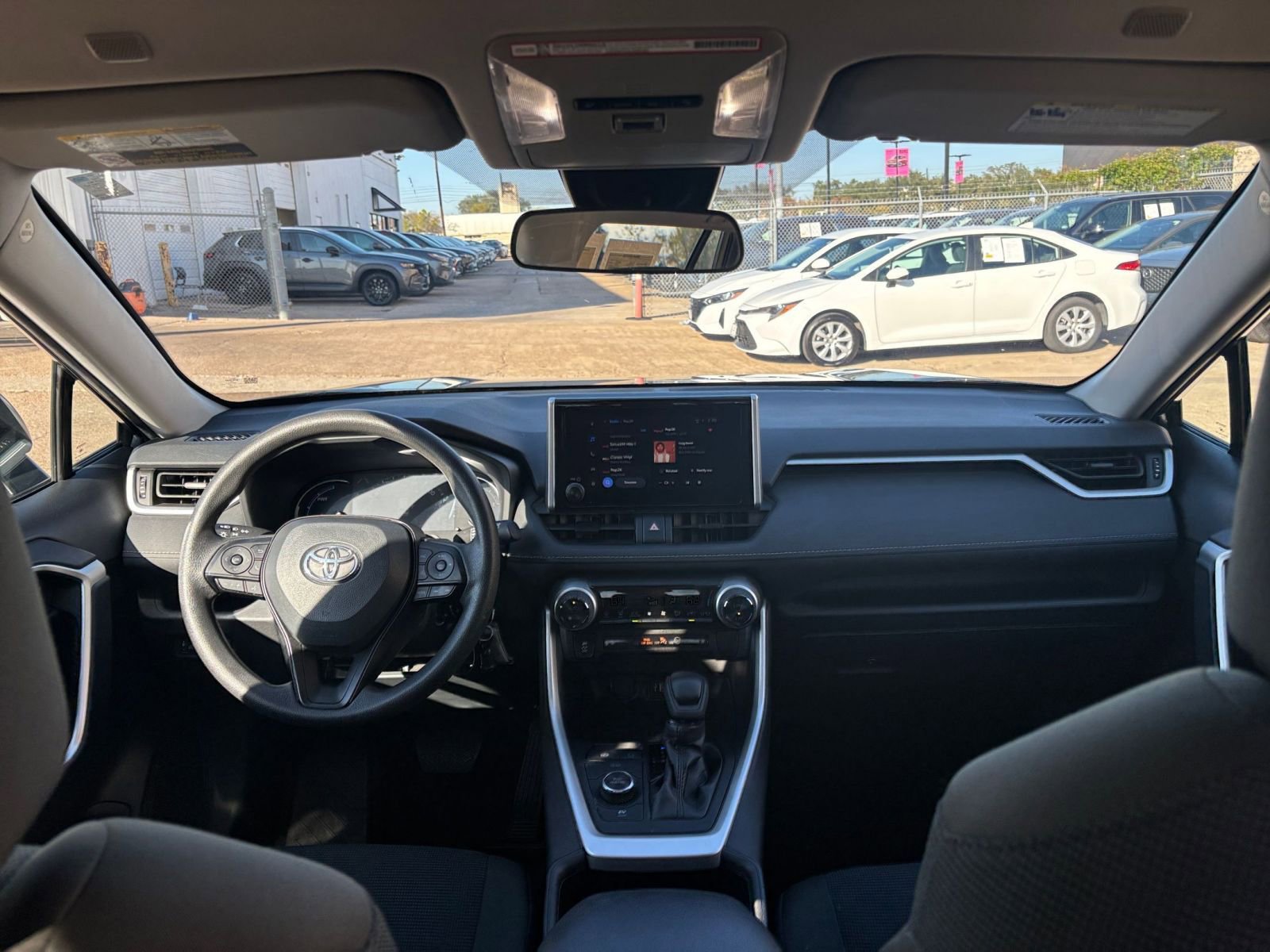 Thumbnail: 2025 Toyota RAV4 - 32