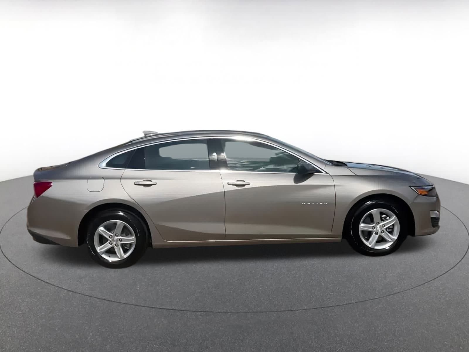 Thumbnail: 2024 Chevrolet Malibu - 16