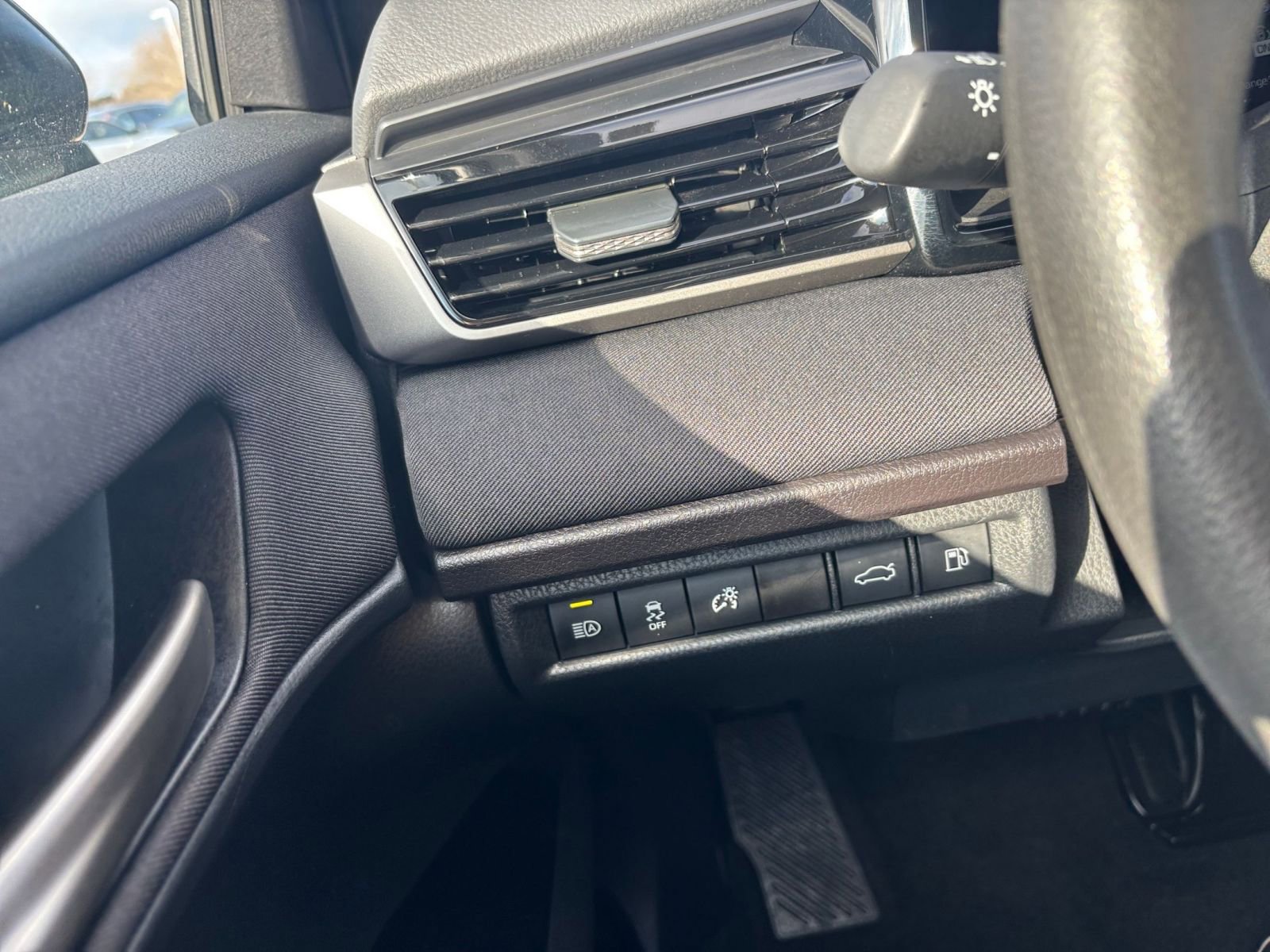 Thumbnail: 2025 Toyota Camry - 33