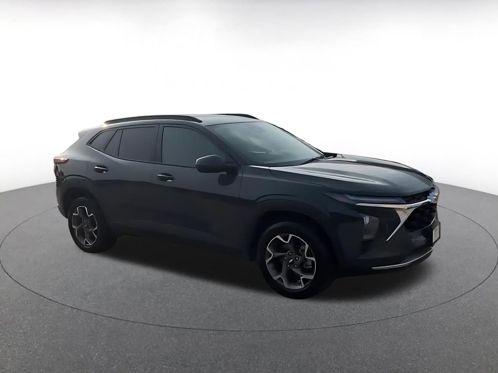 Thumbnail: 2025 Chevrolet Trax - 2