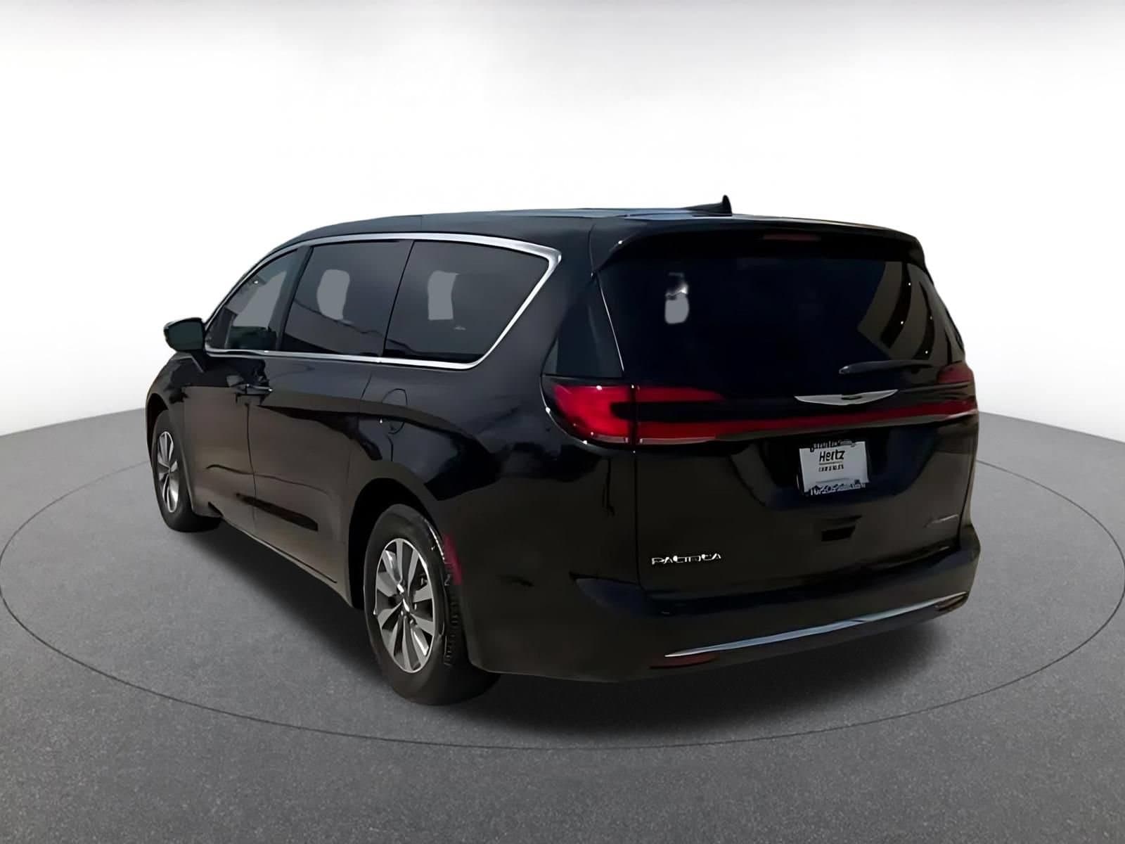 Thumbnail: 2023 Chrysler Pacifica - 11