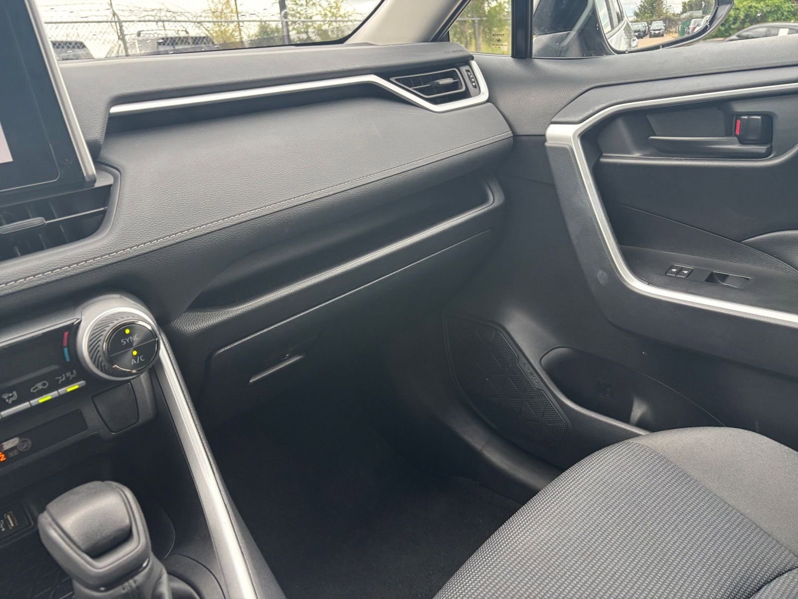 Thumbnail: 2025 Toyota RAV4 - 34