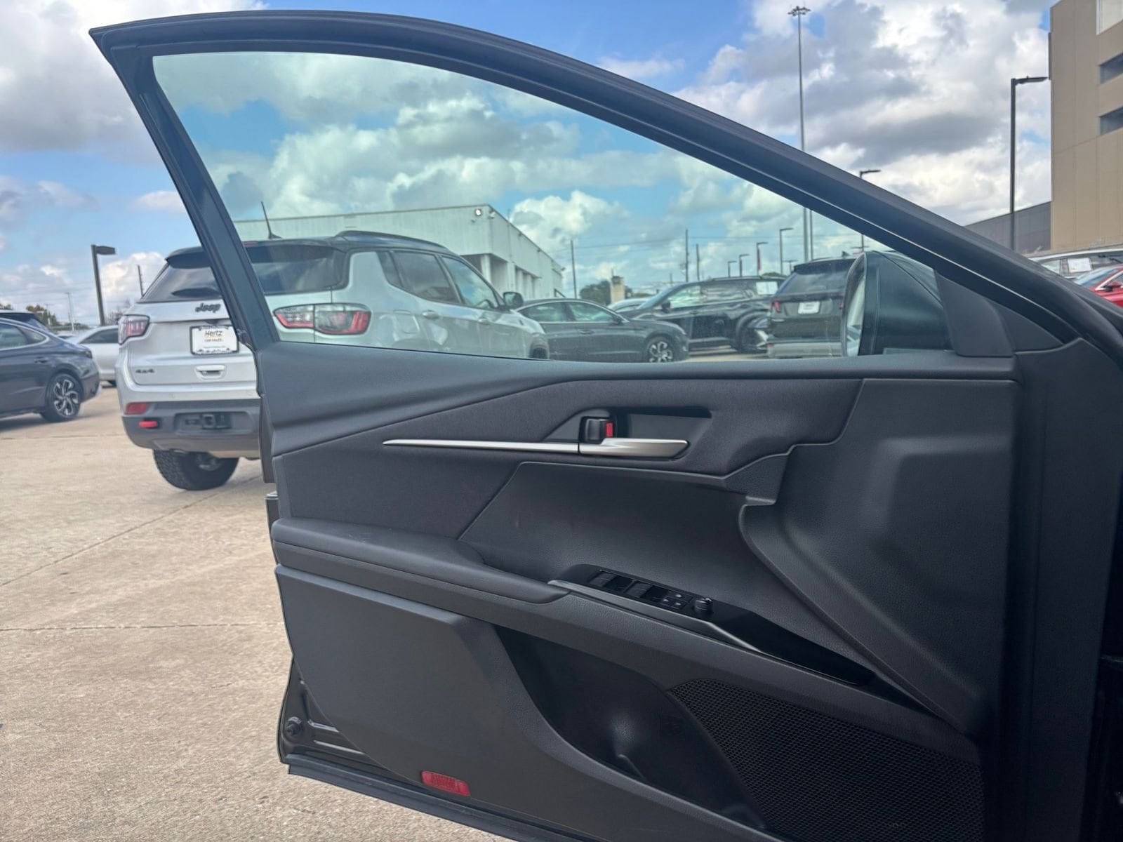 Thumbnail: 2025 Toyota Camry - 20